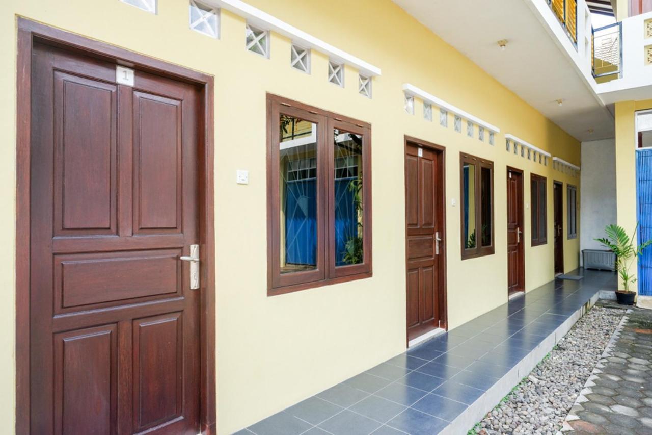 Reddoorz Syariah Near Exit Tol Krapyak Semarang Ξενοδοχείο Εξωτερικό φωτογραφία